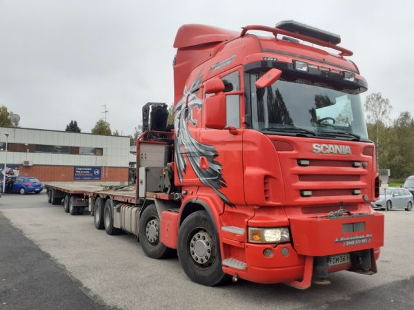 A Hyvärisen Scania R620
A Hyvärinen Oy:n nosturilla varustettu Scania R620 täysperävaunuyhdistelmä.
Avainsanat: Hyvärinen Scania R620