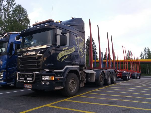 A.J Lamminsivun Scania R730
A.J Lamminsivu Oy:n Scania R730 puutavarayhdistelmä.
Avainsanat: Lamminsivu Scania R730 Shell Hirvaskangas