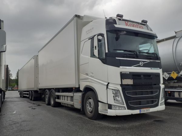 Klikkaa kuvaa nähdäksesi se täysikokoisena
==============
A Kontion Volvo FH500
A Kontio Ky:n Volvo FH500 täysperävaunuyhdistelmä.
Avainsanat: Kontio Volvo FH500 ABC Hirvaskangas A Kontion Volvo FH500
A Kontio Ky:n Volvo FH500 täysperävaunuyhdistelmä.
Avainsanat: Kontio Volvo FH500 ABC Hirvaskangas