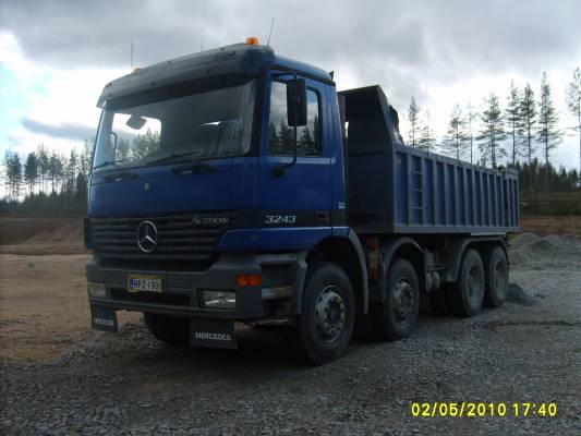 Maanrakennus A Kumpulaisen MB 3243 Actros
Maanrakennus A Kumpulainen Oy:n MB 3243 Actros maansiirtoauto.
Avainsanat: Kumpulainen MB 3243 Actros Hirvaskangas