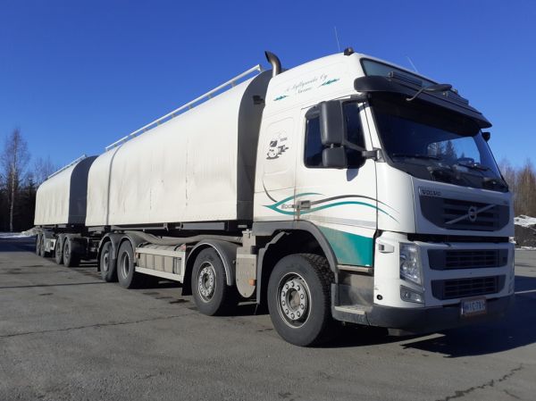 A Myllymäen Volvo FM500
A Myllymäki Oy:n Volvo FH540 täysperävaunuyhdistelmä.

Avainsanat: Myllymäki Volvo FM500 ABC Hirvaskangas