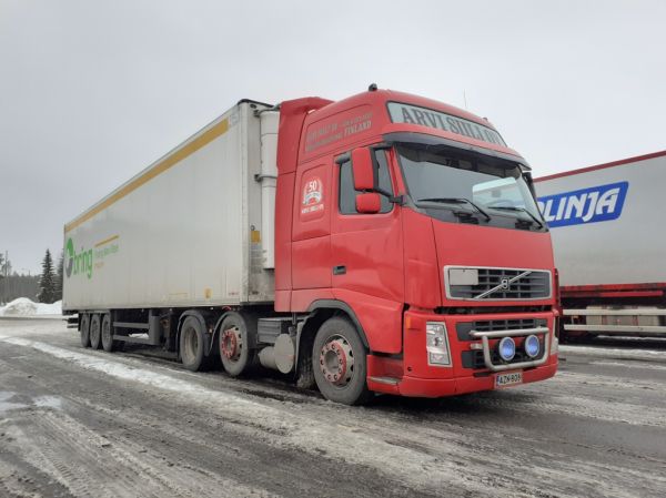 A Siilin Volvo FH
A Siili Oy:n Volvo FH puoliperävaunuyhdistelmä.
Avainsanat: Siili Volvo FH ABC Hirvaskangas