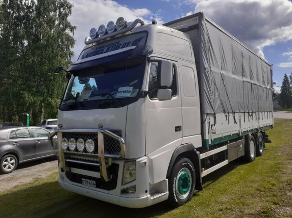 Äänekosken Autokuljetuksen Volvo FH
Äänekosken Autokuljetus Oy:n Volvo FH rahtiauto.
Avainsanat: Äänekosken-Autokuljetus Volvo FH Viitasaari24