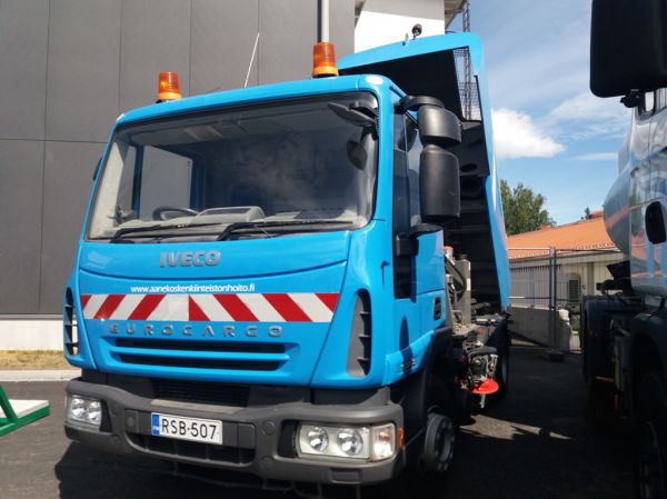 Äänekosken Kiinteistönhoidon Iveco Eurocargo
Äänekosken Kiinteistönhoito Oy:n Iveco Eurocargo lakaisuauto.
Avainsanat: Kiinteistönhoito Iveco Eurocargo