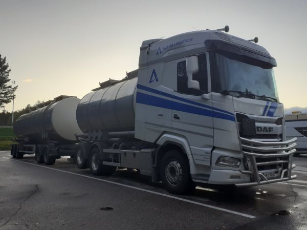 Adams Logisticsin DAF XG530
Adams Locistics Oy:n DAF XG530 täysperävaunuyhdistelmä.
Avainsanat: Adams Locistics DAF XG530 Shell Hirvaskangas 1066