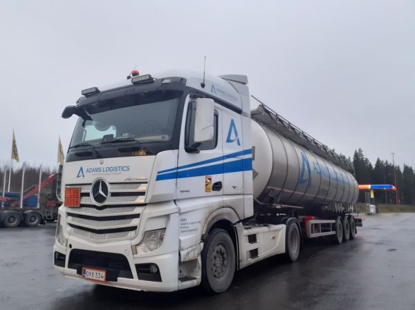 Klikkaa kuvaa nähdäksesi se täysikokoisena
==============
Adams Locisticsin MB 1842 Actros
Adams Logistics Oy:n MB 1842 Actros puoliperävaunuyhdistelmä.
Avainsanat: Adams Logistics MB 1842 Actros ABC Hirvaskangas 1051 Adams Locisticsin MB 1842 Actros
Adams Logistics Oy:n MB 1842 Actros puoliperävaunuyhdistelmä.
Avainsanat: Adams Logistics MB 1842 Actros ABC Hirvaskangas 1051