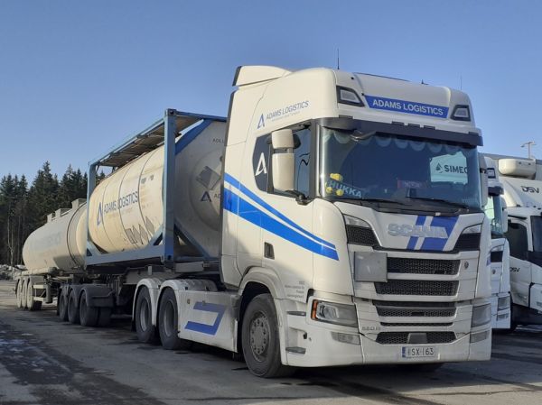 Adams Logisticsin Scania 560R
Adams Locistics Oy:n Scania 560R b-juna.
Avainsanat: Adams Locistics Scania 560R ABC Hirvaskangas 1003