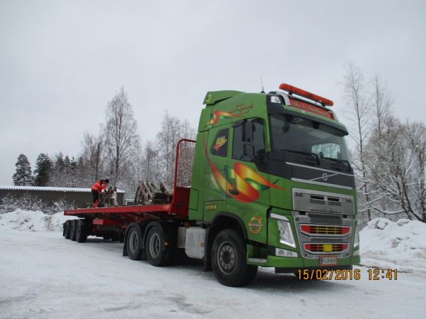 Kuljetusliike Aho ja Nuutinen Oy:n Volvo FH540
Kuljetusliike Aho ja Nuutinen Oy:n Volvo FH540 puoliperävaunuyhdistelmä.
Avainsanat: Aho&Nuutinen Volvo FH540