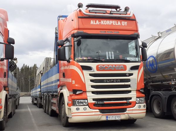 Ala-Korpelan Scania R580
Ala-Korpela Oy:n nosturilla varustettu Scania R580 täysperävaunuyhdistelmä.
Avainsanat: Ala-Korpela Scania R580 ABC Hirvaskangas 20 Onttis