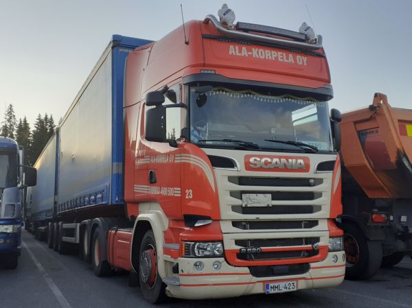 Ala-Korpelan Scania R520
Ala-Korpela Oy:n Scania R520 b-juna.
Avainsanat: Ala-Korpela Scania R520 ABC Hirvaskangas B-juna Tero
