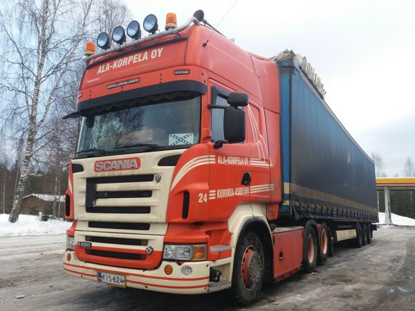 Ala-Korpelan Scania R620 
Ala-Korpela Oy:n Scania R620 puoliperävaunuyhdistelmä.
Avainsanat: Ala-Korpela Scania R620 Shell Hirvaskangas 24