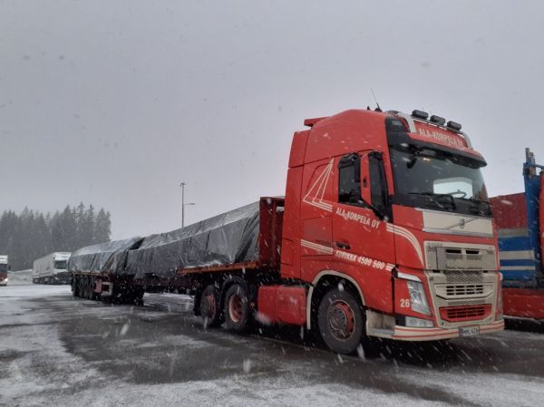 Ala-Korpelan Volvo FH540
Ala-Korpela Oy:n Volvo FH540 puoliperävaunuyhdistelmä.
Avainsanat: Ala-Korpela Volvo FH540 ABC Hirvaskangas 26