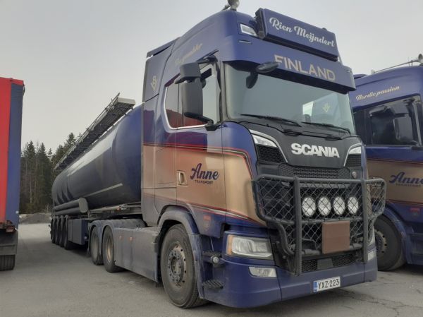 Anne Transportin Scania
Anne Transportin Scania puoliperävaunuyhdistelmä.
Avainsanat: Anne-Transport Scania ABC Hirvaskangas