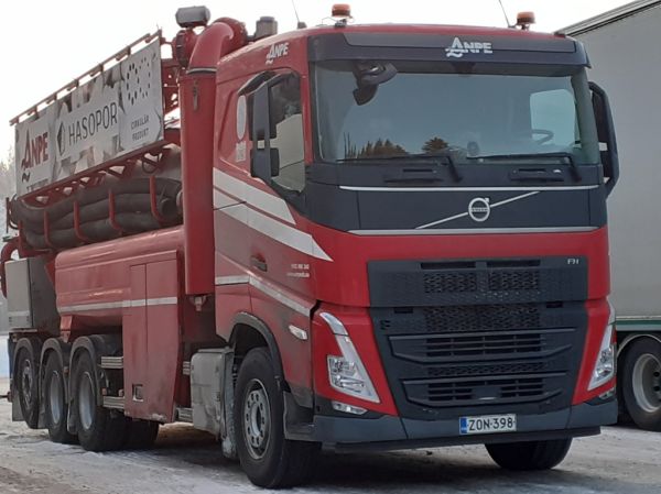 Klikkaa kuvaa nähdäksesi se täysikokoisena
==============
Anpen Volvo FH
Anpe Oy:n Volvo FH säiliöauto
Avainsanat: Anpe Volvo FH ST1 Hirvaskangas Anpen Volvo FH
Anpe Oy:n Volvo FH säiliöauto
Avainsanat: Anpe Volvo FH ST1 Hirvaskangas