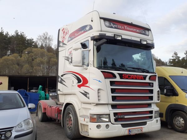 Anttila Transportin Scania R440
Anttila Transport Oy:n Scania R440 rekkaveturi.
Avainsanat: M-Anttila Scania R440