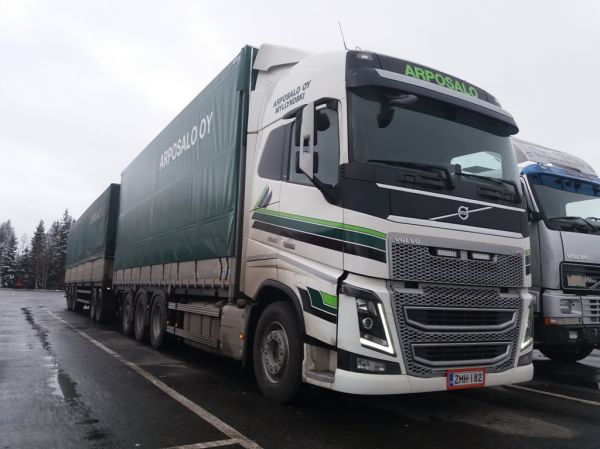 Arposalon Volvo FH16
Arposalo Oy:n Volvo FH16 puoliperävaunuyhdistelmä.
Avainsanat: Arposalo Volvo FH16 ABC Hirvaskangas