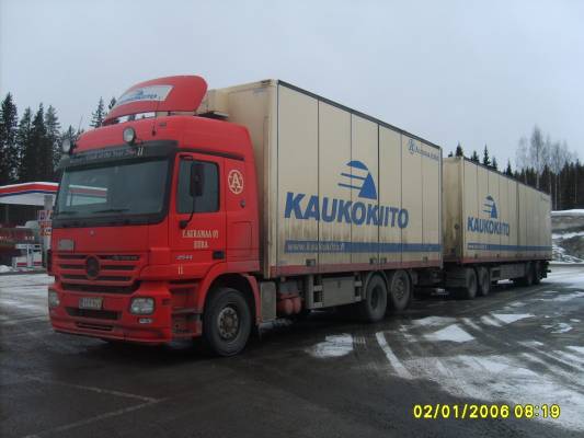 Y Auramaan MB 2544 Actros
Y Auramaa Oy:n MB 2544 Actros täysperävaunuyhdistelmä.
Avainsanat: Auramaa MB 2544 Actros ABC Hirvaskangas Kaukokiito 11