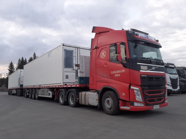 Y Auramaan Volvo FH500
Kaukokiidon ajossa oleva Y Auramaa Oy:n Volvo FH500 hct-yhdistelmä.
Avainsanat: Auramaa Volvo FH500 ABC Hirvaskangas 16 Kaukokiito Hct