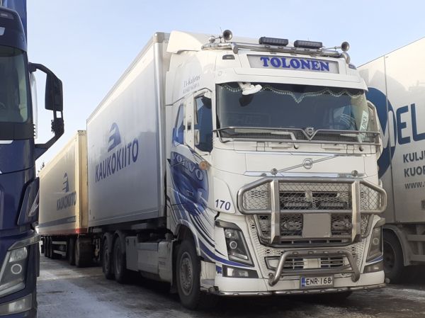 TA-Kuljetuksen Volvo FH
Kaukokiidon/Y Auramaan ajossa oleva TA-Kuljetuksen Volvo FH täysperävaunuyhdistelmä.
Avainsanat: TA-Kuljetus Kaukokiito Auramaa Volvo FH ABC Hirvaskangas Tolonen 170