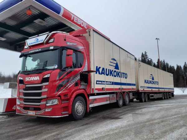 Kuljetus M Viertolan Scania R540
Auramaan ajossa oleva Kuljetus M Viertolan Scania R540 täysperävaunuyhdistelmä.

Avainsanat: Viertola Auramaa Scania R540 ABC Hirvaskangas 190