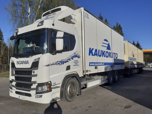 Kuljetus T Sillanpään Scania R500
Kaukokiidon/Y Auramaan ajossa oleva Kuljetus T Sillanpää Oy:n Scania R500 täysperävaunuyhdistelmä.
Avainsanat: Sillanpää Auramaa Kaukokiito Scania R500 Shell Hirvaskangas 210