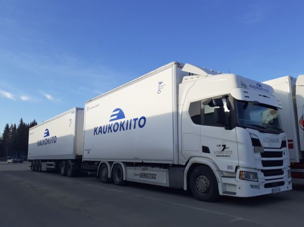 LJ Logisticsin Scania R500
Kaukokiidon/Y Auramaan ajossa oleva Lj-Logistics Ltd. Oy:n Scania R500 täysperävaunuyhdistelmä
Avainsanat: Kaukokiito Auramaa LJ-Logistics Scania R500 ABC Hirvaskangas 293