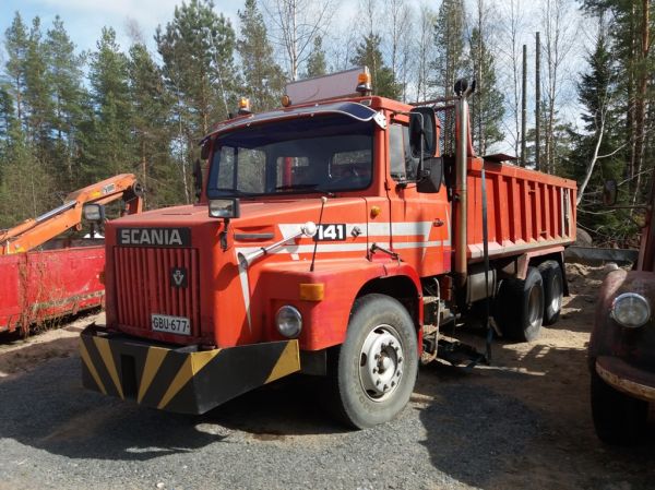 Autoyhtymä Haaviston Scania T141
Autoyhtymä Haaviston Scania T141 sora-auto.
Avainsanat: Haavisto Scania T141