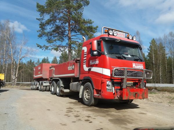 Autoyhtymä Haaviston Volvo FH16 
Autoyhtymä Haaviston Volvo FH16 sorayhdistelmä.
Avainsanat: Haavisto Volvo FH16