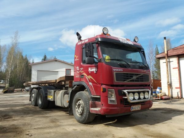 Autoyhtymä Haaviston Volvo FM9
Autoyhtymä Haaviston Volvo FM9 vaihtolava-auto.
Avainsanat: Haavisto Volvo FM9