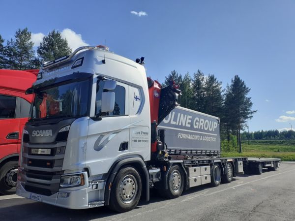 BeGe Transin Scania R540
BeGe Transin nosturilla varustettu Scania R540 täysperävaunuyhdistelmä.
Avainsanat: BeGe-Trans Scania R540 Shell Hirvaskangas