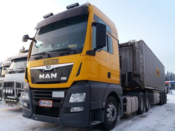 Bertchi Finlandin MAN TGX 26.460
Bertchi Finland Oy:n MAN TGX 26.460 puoliperävaunuyhdistelmä.
Avainsanat: Bertchi MAN TGX 26.460 ABC Hirvaskangas