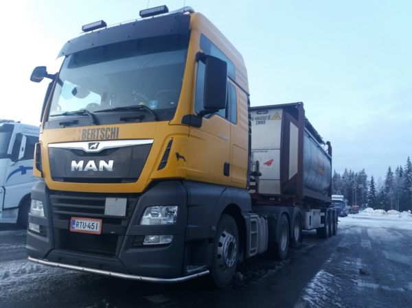 Bertschi Finlandin MAN TGX 28.460 
Bertschi Finland Oy:n MAN TGX 28.460 säiliöyhdistelmä.
Avainsanat: Bertschi Finland MAN TGX 28.460 ABC Hirvaskangas