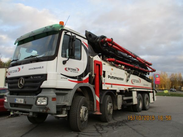 Betomikin MB 4144 Actros
Betomik Oy:n MB 4144 Actros betonin pumppausauto.
Avainsanat: Betomik MB 4144 Actros