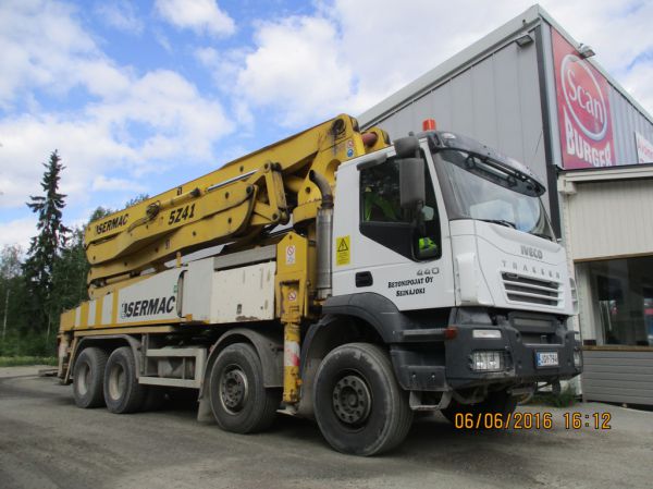 Betonipoikien Iveco Trakker 440
Betonipojat Oy:n Iveco Trakker 440 betoninpumppausauto.
Avainsanat: Betonipojat Iveco Trakker 440