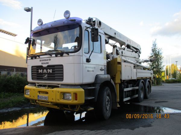 Betonipoikien MAN
Betonipojat Oy:n MAN betoninpumppausauto.
Keywords: Betonipojat MAN