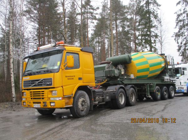 Betonipoikien Volvo FM12
Betonipojat Oy:n Volvo FM12 betonipuolikas.
Avainsanat: Betonipojat Volvo FM12