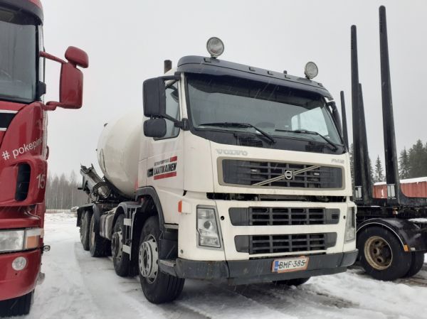 Betonipumppaus Laatikaisen Volvo FM12
Betonipumppaus Laatikaisen Volvo FM12 betoniauto.
Avainsanat: Laatikainen Volvo FM12 Hirvaskangas