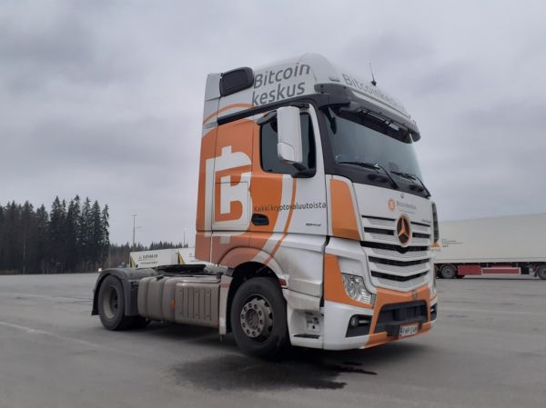 Bitcoinkeskuksen MB 1845 Actros
Bitcoinkeskuksen MB 1845 Actros rekkaveturi.
Avainsanat: Bitcoinkeskus MB 1845 Actros ABC Hirvaskangas