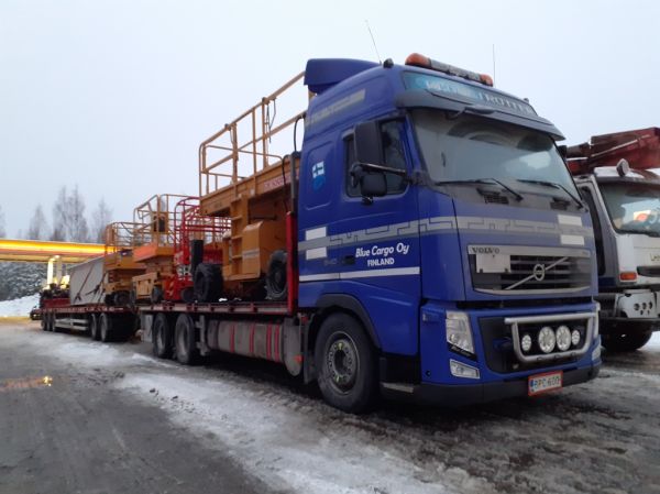 Blue Cargon Volvo FH540
Blue Cargo Oy:n Volvo FH540 täysperävaunuyhdistelmä.
Avainsanat: Blue-Cargo Volvo FH540 Shell Hirvaskangas