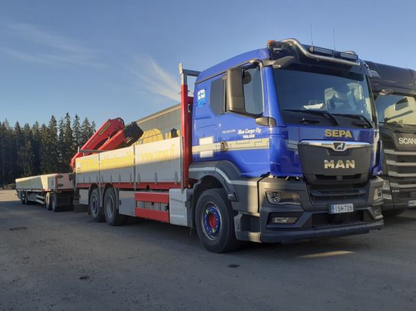 Blue Cargon MAN TGS 26.540
Blue Cargon nosturilla varustettu MAN TGS 26.540 täysperävaunuyhdistelmä.
Avainsanat: Blue-Cargo MAN TGS 26.540 Sepa ABC Hirvaskangas