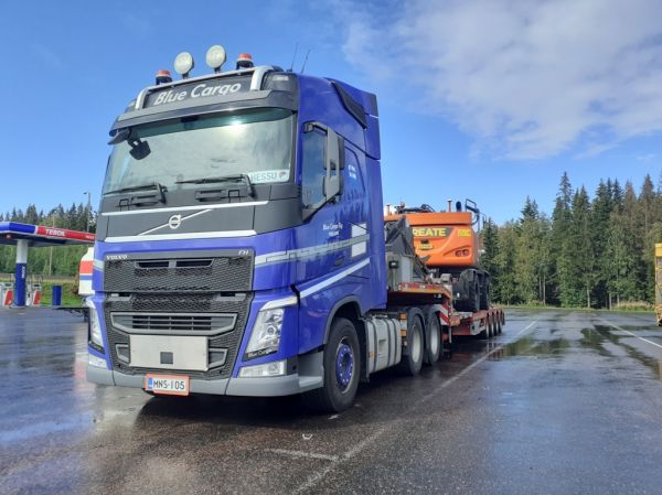 Blue Cargon Volvo FH
Blue Cargo Oy:n Volvo FH lavettiyhdistelmä.
Avainsanat: Blue-Cargo Volvo FH ABC Hirvaskangas