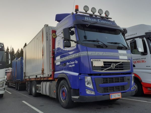 Blue Cargon Volvo FH540
Blue Cargo Oy:n Volvo FH540 täysperävaunuyhdistelmä.
Avainsanat: Blue-Cargo Volvo FH540 ABC Hirvaskangas