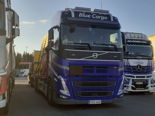 Klikkaa kuvaa nähdäksesi se täysikokoisena
==============
Blue Cargon Volvo FH
Blue Cargo Oy:n Volvo FH täysperävaunuyhdistelmä.
Avainsanat: Blue-Cargo Volvo FH ABC Hirvaskangas Blue Cargon Volvo FH
Blue Cargo Oy:n Volvo FH täysperävaunuyhdistelmä.
Avainsanat: Blue-Cargo Volvo FH ABC Hirvaskangas