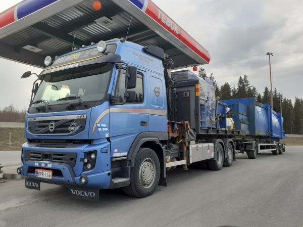 Bollsta Lift-Transin Volvo FMX 
Bollsta Lift-Transin nosturilla varustettu Volvo FMX täysperävaunuyhdistelmä.
Avainsanat: Bollsta Lift-Trans Volvo FMX ABC Hirvaskangas