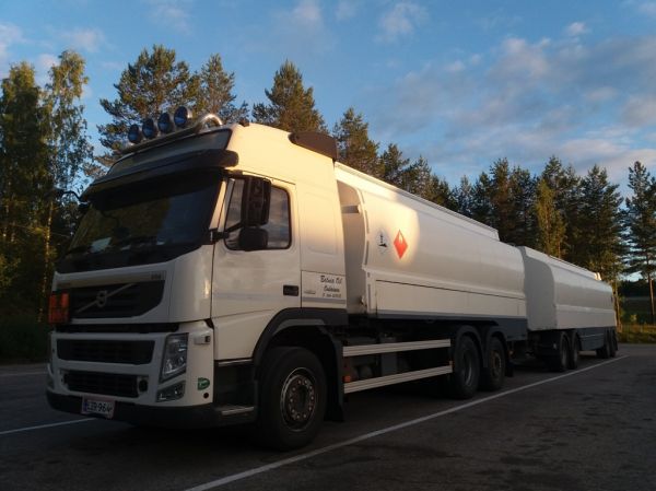 Botnia Oilin Volvo FM420
Botnia Oilin Volvo FM420 säiliöyhdistelmä.
Avainsanat: Botnia Oil Volvo FM420 Shell Hirvaskangas