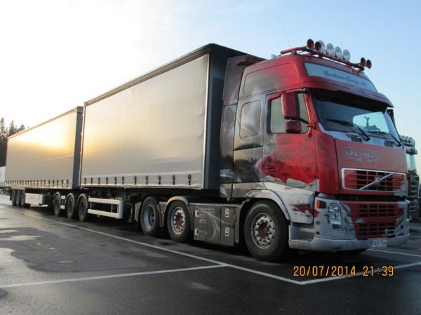 Carlson Cargo Ab:n Volvo FH
Carlson Cargo Ab:n Volvo FH "Blade" B-juna.
Avainsanat: Carlson Volvo FH Blade B-juna ABC Hirvaskangas