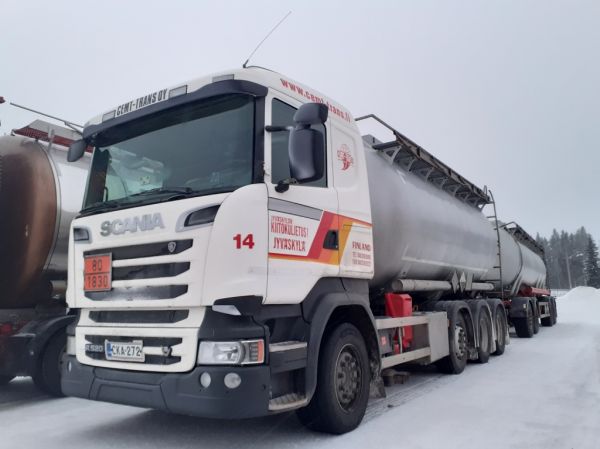 Jyväskylän Kiitokuljetuksen Scania R520 
Cemt-Trans Oy:n ajossa oleva Jyväskylän Kiitokuljetus Oy:n Scania R520 säiliöyhdistelmä.
Avainsanat: Cemt-Trans Jyväskylän-Kiitokuljetus Scania R520 ABC Hirvaskangas 14