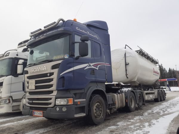 Chemline Finlandin Scania R440
Chemline Finland Oy:n Scania R440 puoliperävaunuyhdistelmä.
Avainsanat: Chemline Scania R440 ABC Hirvaskangas Siikkis