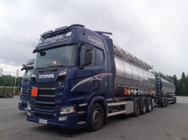 Klikkaa kuvaa nähdäksesi se täysikokoisena
==============
Chemline Finlandin Scania 660S
Chemline Finland Oy:n Scania 660S säiliöyhdistelmä.
Avainsanat: Chemline Finland Scania 660S ABC Hirvaskangas Chemline Finlandin Scania 660S
Chemline Finland Oy:n Scania 660S säiliöyhdistelmä.
Avainsanat: Chemline Finland Scania 660S ABC Hirvaskangas
