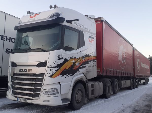 Cofundin DAF XF530
Cofund Oy:n DAF XF530 b-juna.
Avainsanat: Cofund DAF XF530 ABC Hirvaskangas B-juna HCS Aleksi